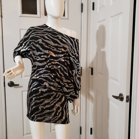 Snap asymmetrical black with silver sequin's dress size small - Picture 1 of 8